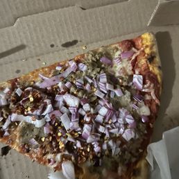raw onions on pizza slice