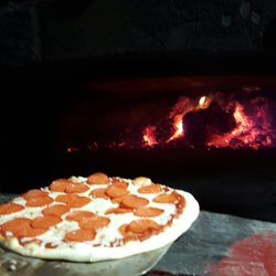 Pizzas a la Leña - Fresh pizza!