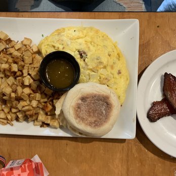 Dime Store - Made to order omelet, side of bacon - meh - Breakfast & Brunch Near Me - Detroit, Michigan