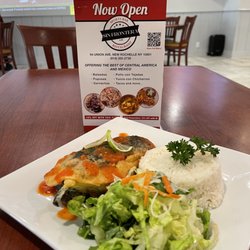 Sin Frontera Restaurant & Tequila House - Chile Relleno con Carne Molida
Stuffed Pepper with Ground Beef