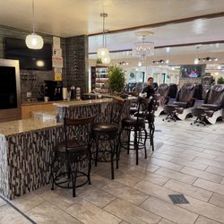 Mini Nails - They have a wine bar and nonalcoholic coverages, and in the background, you can see where they are for the pedicures