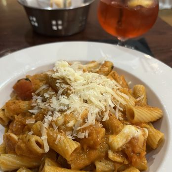 Salute - Pomodoro pasta - Italian Near Me - Hartford, Connecticut Salute - Pomodoro pasta - Italian Near Me - Hartford, Connecticut
