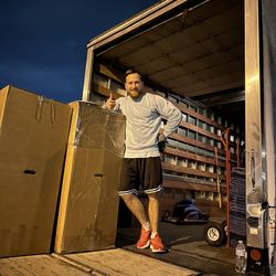 Moving service AG - Amazing teamwork between Dan and Beck! They are so fast and efficient.