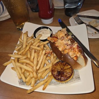 Market Broiler - Lobster roll - Seafood Near Me - Fremont, California Market Broiler - Lobster roll - Seafood Near Me - Fremont, California