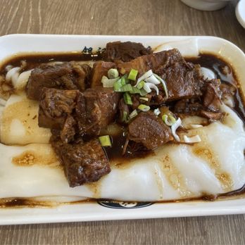 Yin Ji Chang Fen - 06/25/2024 - R17 Braised Beef Brisket with Rice Roll $15.25 - Cantonese Near Me - Richmond, British Columbia Yin Ji Chang Fen - 06/25/2024 - R17 Braised Beef Brisket with Rice Roll $15.25 - Cantonese Near Me - Richmond, British Columbia