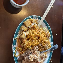 Lucky Dragon Restaurant - Lo mein and veggies
