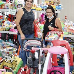 This Little Piggy Consignment - Happy Shoppers