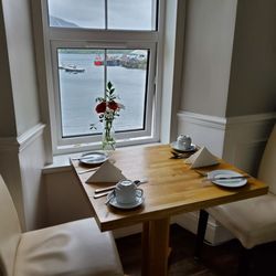 Rosedale Hotel - Breakfast room. Perfect table with a view!