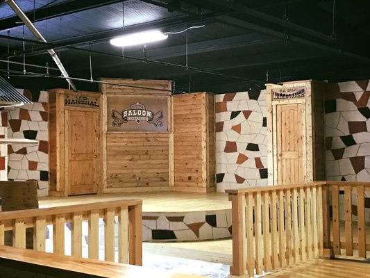 R & J Saloon by null