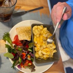 The Coffee Bothy - Mac and cheese with salad and garlic bread