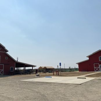 Spenker Winery - two red barns and a horse - Wineries Near Me - Lodi, California