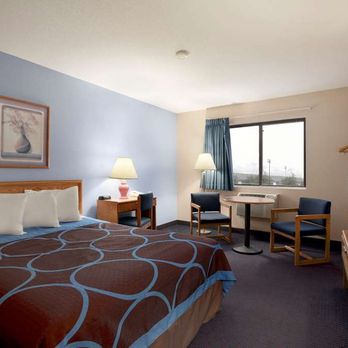 Super 8 by Wyndham Cromwell/Middletown - Guest room - Hotels Near Me - Cromwell, Connecticut Super 8 by Wyndham Cromwell/Middletown - Guest room - Hotels Near Me - Cromwell, Connecticut