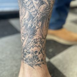 Fourth Street Tattoo - We specialize in custom tattoos personalized to you. Aside from large scale work we also do small tattoos. Walk-ins always welcome.