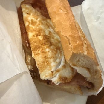 Cafe Verona - Egg, bacon, Gruyère cheese sandwich - Coffee & Tea Near Me - London, XGL Cafe Verona - Egg, bacon, Gruyère cheese sandwich - Coffee & Tea Near Me - London, XGL