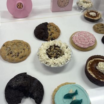 Crumbl - Lakeshore - Bakeries Near Me - San Francisco, California