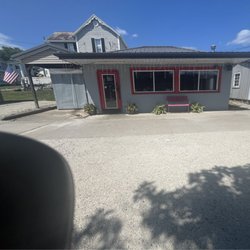 Wally's Old Fashioned Pizza - Outdoor picture of building
