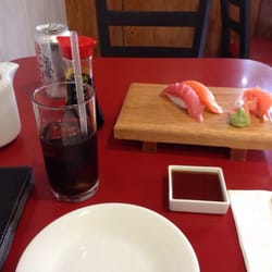Kunio San - Un nigiri de salmón y uno de maguro