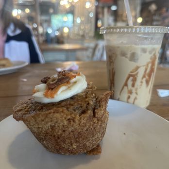 Comfort Coffee - Iced caramel latte and carrot cake muffin - Coffee & Tea Near Me - Comfort, Texas