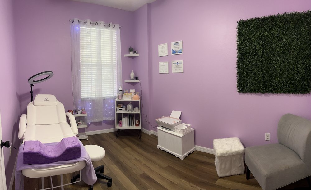 Luciel's Beauty Bar Logo