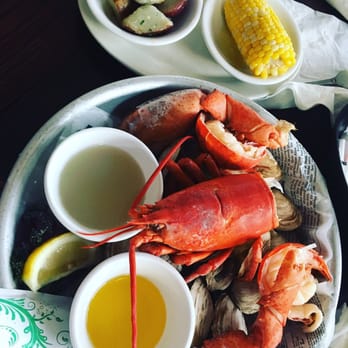 Iggy's Boardwalk - 1.25lb Lobster & Steamers - Seafood Near Me - Warwick, Rhode Island