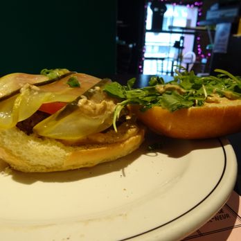 Diner Saint-Sauveur - Burger - Diners Near Me - Quebec City, Quebec