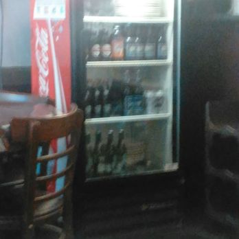 Mark Twain's Pizza Landing - Cold bottled beverages. And plates. Plates in the cooler with beverages??? - Pizza Near Me - Metairie, Louisiana Mark Twain's Pizza Landing - Cold bottled beverages. And plates. Plates in the cooler with beverages??? - Pizza Near Me - Metairie, Louisiana