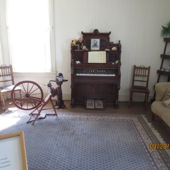 Yaquina Bay Lighthouse - Landmarks & Historical Buildings Near Me - Newport, Oregon