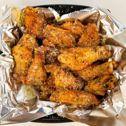 19th Hole Tavern & Pizza - Crispy, baked wings