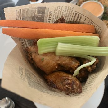 Schaumburg Public House - Chicken wings - New American Near Me - Schaumburg, Illinois