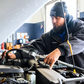 Strickland Brothers 10 Minute Oil Change - Oil Change Stations Near Me - Wilmington, North Carolina Strickland Brothers 10 Minute Oil Change - Oil Change Stations Near Me - Wilmington, North Carolina
