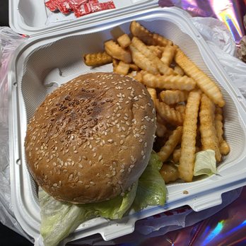 Ranch Coffee Chuck Wagon - Bacon cheese burger with fries.  $14.50 would have like more fries. - Food Trucks Near Me - Stockton, California