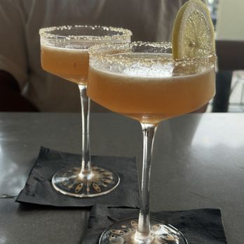 Oak and Vine - Cocktail Bars Near Me - Glendale, California
