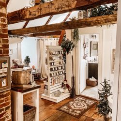 Tea & Tarot - Shop floor
