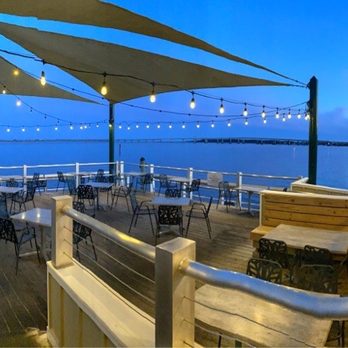 Persimmons Waterfront Restaurant - A little too cool for outdoor seating tonight - New American Near Me - New Bern, North Carolina Persimmons Waterfront Restaurant - A little too cool for outdoor seating tonight - New American Near Me - New Bern, North Carolina