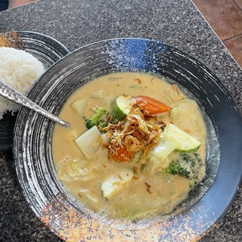 Farmsook Thai Eatery - Yellow Curry - Thai Near Me - Longview, Washington
