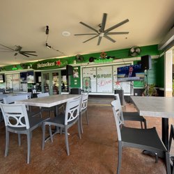60Fore Bar & Grill - Stage | outdoor dining area