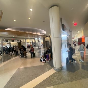 Budget - Plan on spending HOURS in line if you book here. - Car Rental Near Me - Houston, Texas