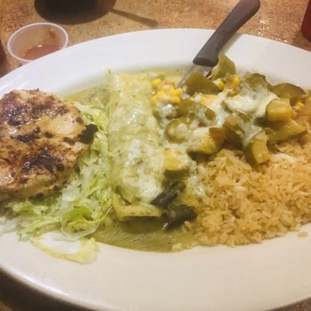 Comedor Guadalajara - Pechuga asada & enchilada de espinacas - Mexican Near Me - Phoenix, Arizona Comedor Guadalajara - Pechuga asada & enchilada de espinacas - Mexican Near Me - Phoenix, Arizona