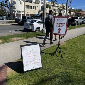Hotel del Coronado, Curio Collection by Hilton - Bad signal for direction. - Coronado, CA