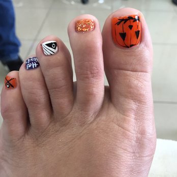 Creative Design - Soooo amazing!!! Nathan did such an amazing job on my pedicure; very festive. I will definitely be back. Thank you!'nbb - Nail Salons Near Me - Vista, California