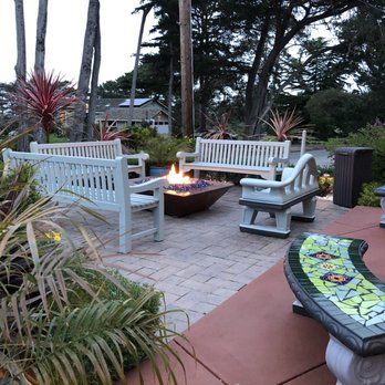 Sunset Inn - The manager lights the fire pit to enjoy some wine or some drinks - Hotels Near Me - Pacific Grove, California