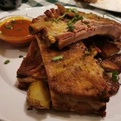 Frau Rauscher Apfelweinwirtschaft - Leiterchen mit Bratkartoffeln und Salat (EUR 12,20/Stand Januar 2024)