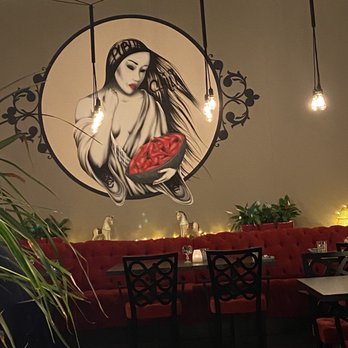 Public Chilli - Painting on wall - Vietnamese Near Me - Staré Město, Puerto Rico
