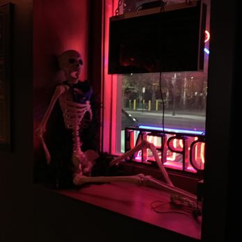 Dead Ringer Analog Bar - Bars Near Me - Reno, Nevada