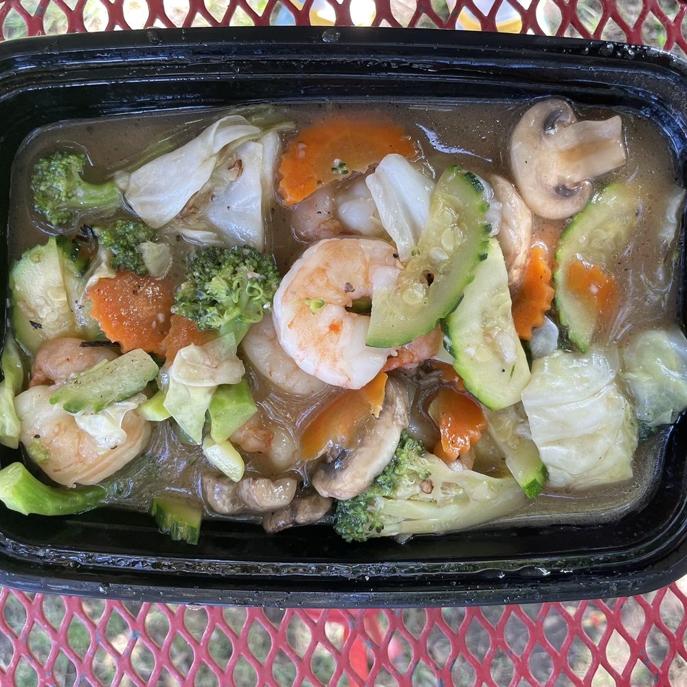 Drunken Noodle - Midtown - Mixed Vegetables with Shrimp - Thai Near Me - Sacramento, California Drunken Noodle - Midtown - Mixed Vegetables with Shrimp - Thai Near Me - Sacramento, California
