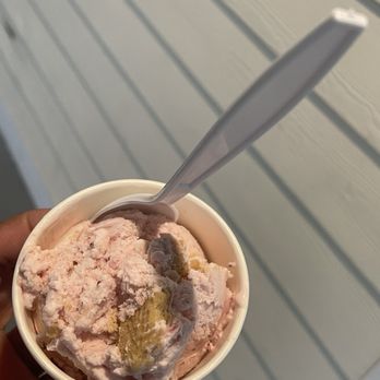 Kelly's Homemade Ice Cream - Strawberry shortcake - Ice Cream & Frozen Yogurt Near Me - Orlando, Florida Kelly's Homemade Ice Cream - Strawberry shortcake - Ice Cream & Frozen Yogurt Near Me - Orlando, Florida