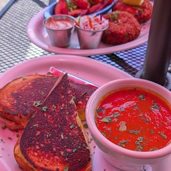 Campfire Grill - Grilled cheese, roasted tomato soup, crab cakes and roasted vegetables. - Bars Near Me - Flat Rock, North Carolina