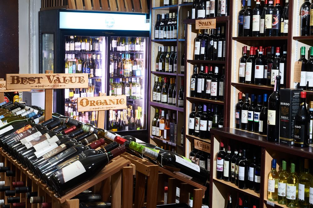 Grand Wine & Spirits Logo