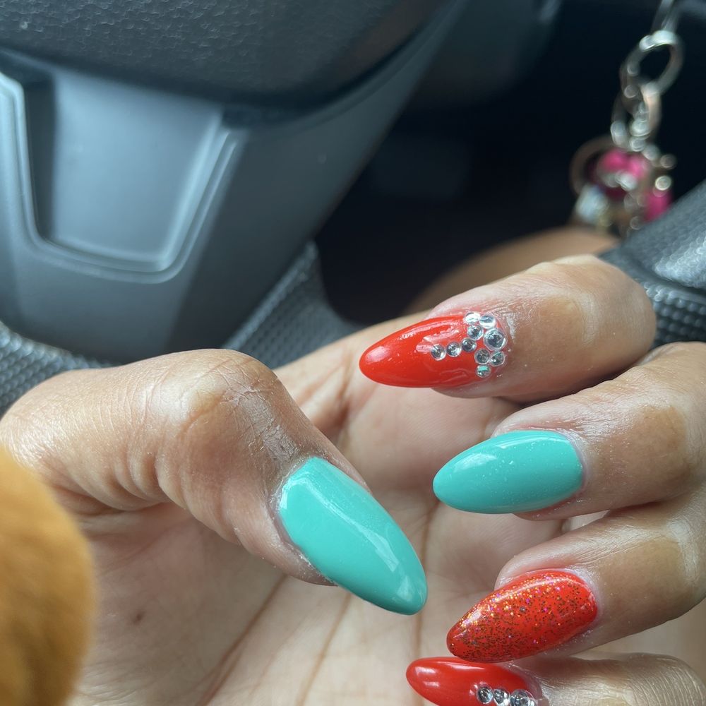 Look at the rhinestone job and the clear polish on there any kind of way. Look at the rhinestone job and the clear polish on there any kind of way.
