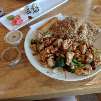 Boxo Hibachi - Chicken hibachi...good, but needs more sauce. No traditional yum yum sauce either! - Sushi Bars Near Me - The Colony, Texas